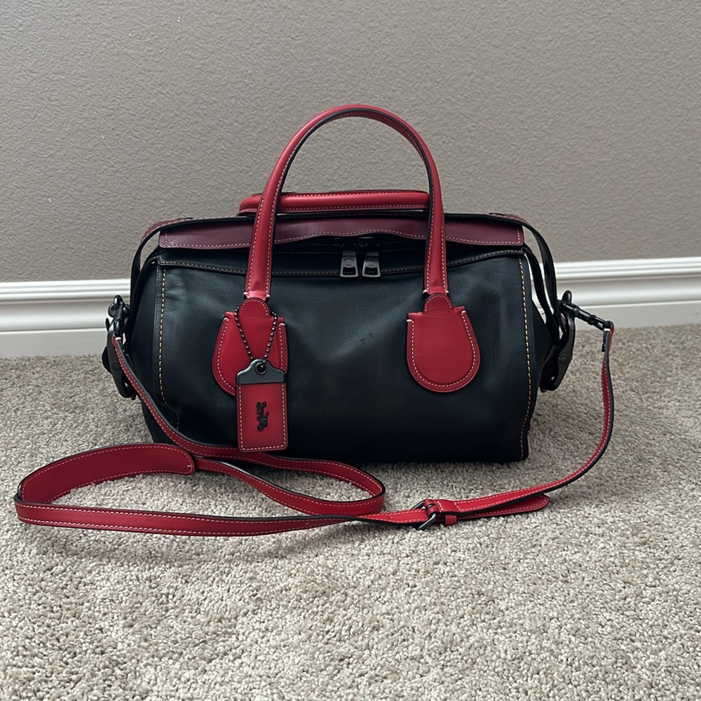 12/13 AT 3:00 PM EST COACH TALK

Vintage Coach 💼 👜……..and history!! - Picture 3 of 16